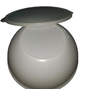 Vintage Eagle super seal bowl with lid Excellent condition  white